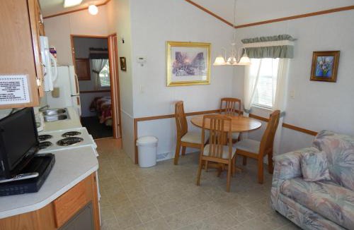 Fort Pierce Cabin | Road Runner Travel Resort