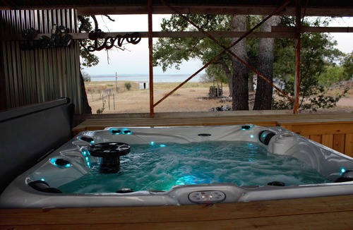 Buchanan Dam Cabin | Road Trip at 'Bout Dam Time - Sleep in a 1950's Bus! Its a Funky Lakeside Cabin!