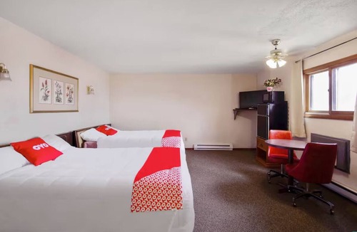 Cheyenne Wells Hotel | Road Trip Ready: Charming 3 Rooms for Rest and Relaxation