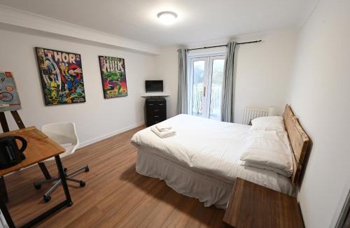 Gilwern Hotel | Roadhouse Llanwenarth