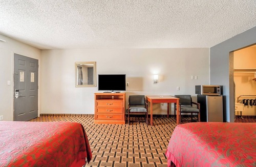 Vernon Hotel | Roadie’s Rest Stop – Pet-Friendly Stay w/Bath, Essentials, Near Hwy 287 Dining