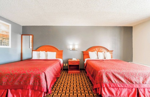 Vernon Hotel | Roadie’s Rest Stop – Pet-Friendly Stay w/Bath, Essentials, Near Hwy 287 Dining