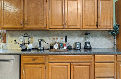 Columbus House | Roadmap Lodging: Garden Oasis by Cedarcrest