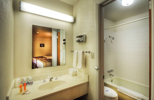 Tucumcari Hotel | Roadrunner Lodge