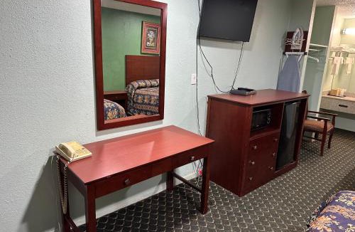 Floresville Hotel | Roadside Inn
