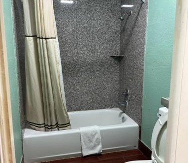 Floresville Hotel | Roadside Inn