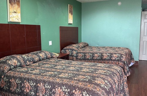 Floresville Hotel | Roadside Inn