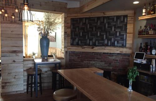 Munising Hotel | Roam Inn