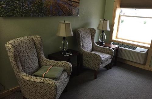 Munising Hotel | Roam Inn