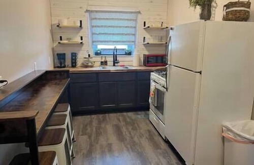 Hermann Apartment | Roam Suite at Brickhouse Inn