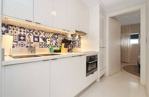 South Pointe House | Roami at 250 Collins | 3 Bed Combo | Rooftop Pool