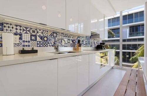 South Pointe House | Roami at 250 Collins | 4 Bed Combo | Rooftop Pool