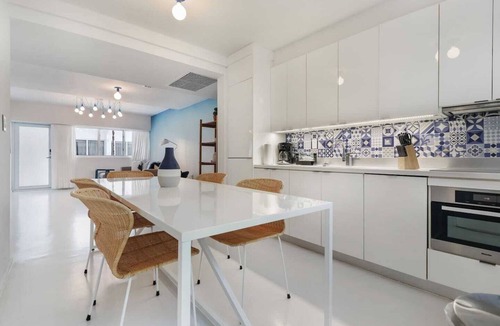 South Pointe House | Roami at 250 Collins | 10 Bed Combo | Rooftop Pool