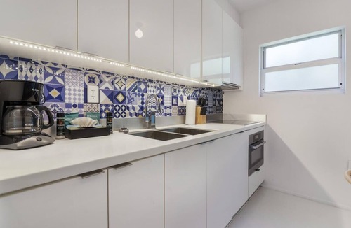 South Pointe House | Roami at 250 Collins | 10 Bed Combo | Rooftop Pool