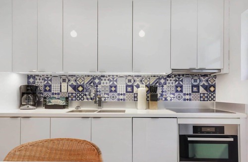 South Pointe House | Roami at 250 Collins | 10 Bed Combo | Rooftop Pool