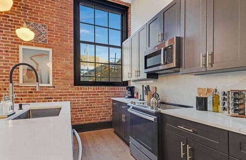 Arts/Warehouse District Apartment | Roami at Brassline Group Friendly