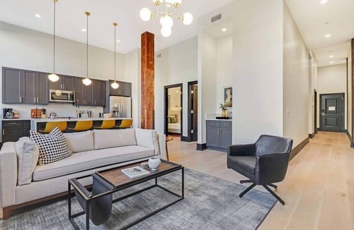Arts/Warehouse District Apartment | Roami at Brassline Group Friendly