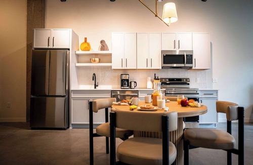 Downtown Minneapolis Apartment | Roami at Century Plaza