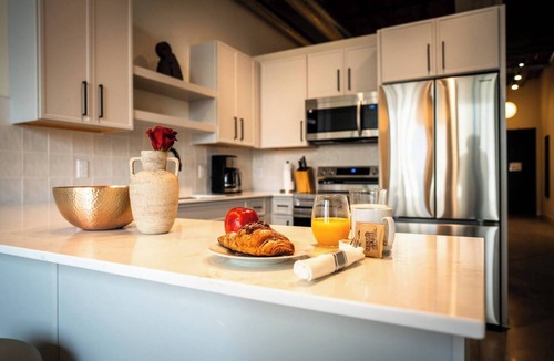 Downtown Minneapolis Apartment | Roami at Century Plaza