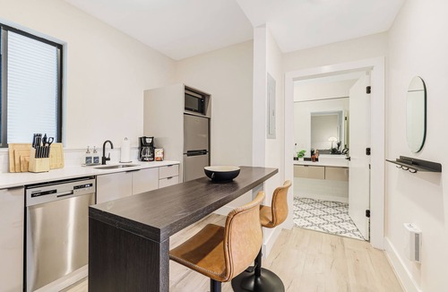 Midtown Apartment | Roami at The Palace