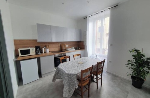 Roanne House | Roanne center, renovated apartment.