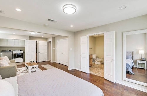 Roanoke House | Roanoke Retreat - EV Charger - 3 primary Suites!