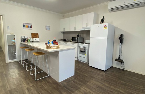 Portland House | Roantree House 4BR CBD Sleeps 10 Secure yard