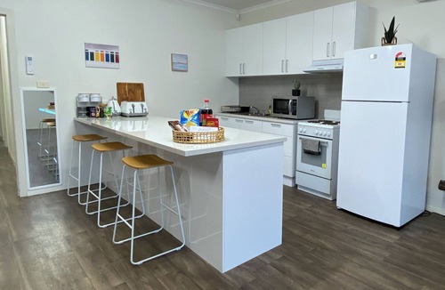 Portland House | Roantree House 4BR Secure yard Most Central