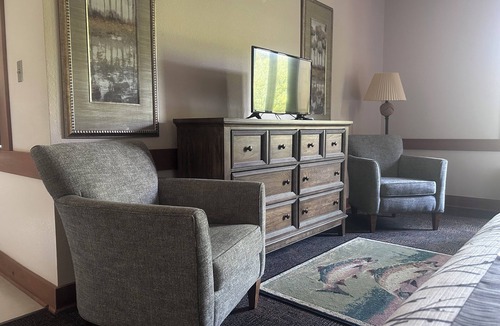 Cassville Hotel | Roaring River State Park