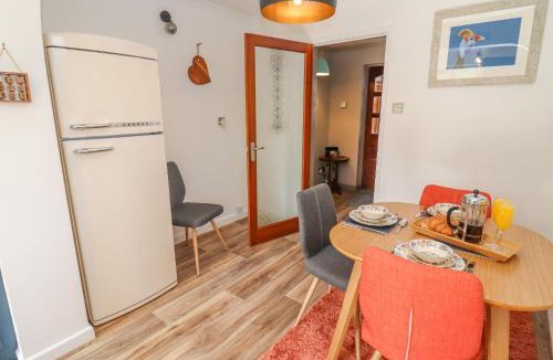 Adderbury House | Robellen Corner