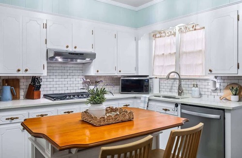 Washington House | Roberson House -Private Pool -Walk to DT-Sleeps 12