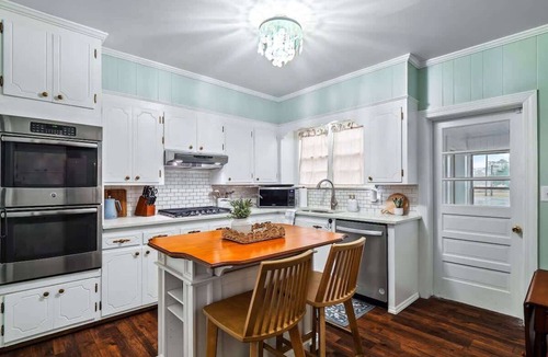 Washington House | Roberson House -Private Pool -Walk to DT-Sleeps 12
