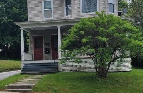 Rutland Apartment | Roberts ave. Immaculate Rental For Nurses Apt B