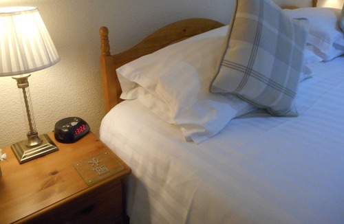 Lanark Hotel | Robertson Arms Hotel