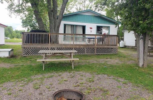 Lavigne Cottage | Robin #9 Graceland Cottages
