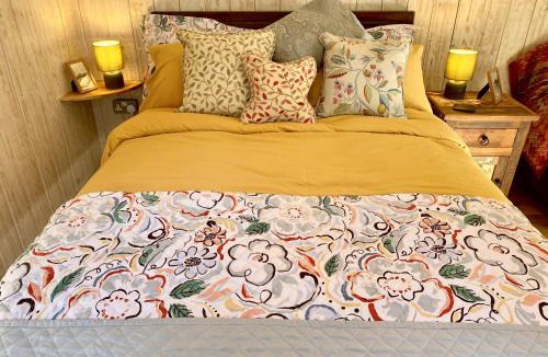 Drybrook House | Robin Cabin with hot tub