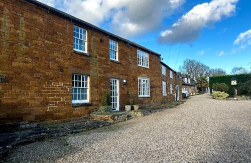 Lyddington Apartment | Robin