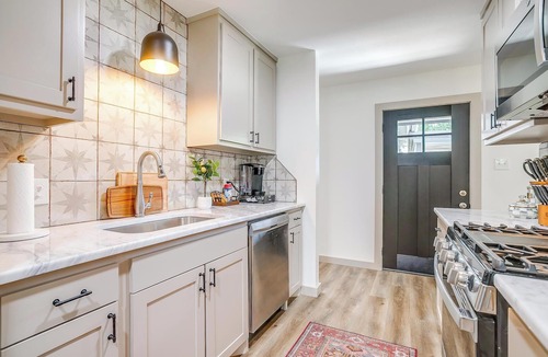Burleson House | Robin House with two master suites!