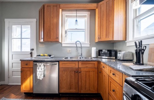 Columbus House | Robin's Egg ~ Private Downtown, Pet-Friendly Gem