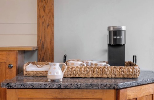 Columbus House | Robin's Egg ~ Private Downtown, Pet-Friendly Gem