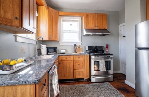 Columbus House | Robin's Egg ~ Private Downtown, Pet-Friendly Gem