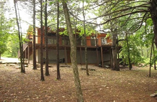 Eagle Rock Cabin | Robin's Nest-3 bedroom 2 bath waterfront cabin on Table Rock w/Wi-Fi & hot tub