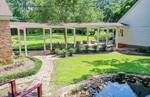 Bay City Apartment | Robin's Nest Garage Apartment Studio in Peaceful, Safe, Historic Neighborhood