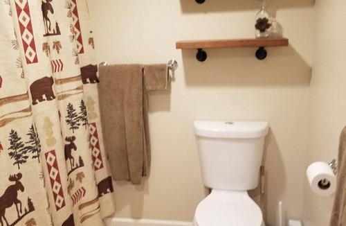 Saranac Lake House | Robin's Nest Queen Suite with Private Bath