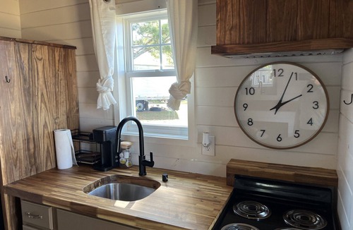 Flat Rock Cottage | Robin's Roost- Tiny house with a hot tub and bluff views