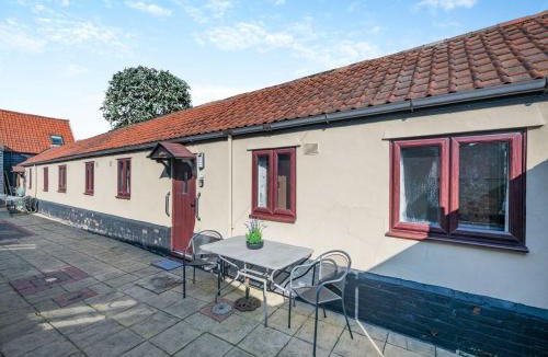 Colchester House | Robin - Uk48171