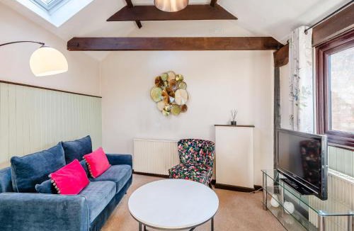 Colchester House | Robin - Uk48171