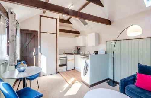 Colchester House | Robin - Uk48171