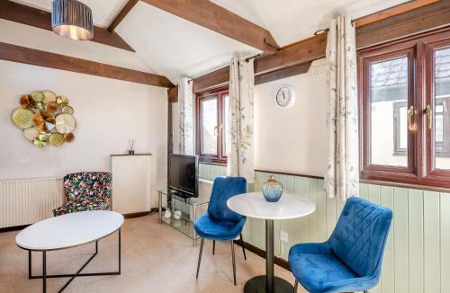 Colchester House | Robin - Uk48171