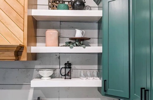 Waco House | Robinhood Lodge, Modern Family Getaway